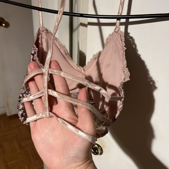 4 for $20 Pink and grey lace bralette M - Picture 3 of 3